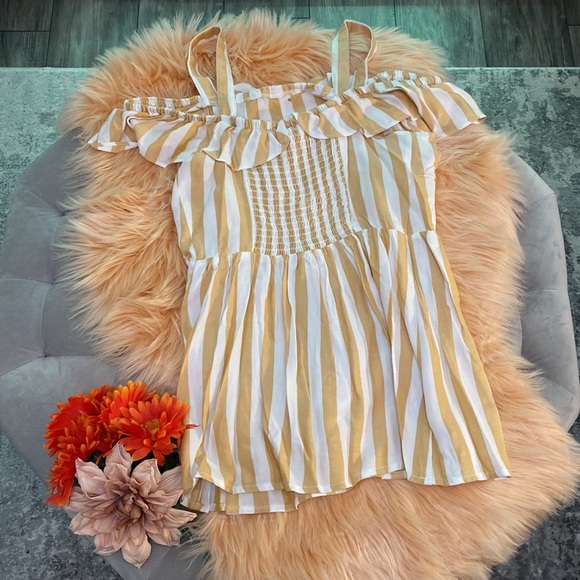 FIRM! NEW! Off The Shoulder Striped Maternity Top - Picture 2 of 4